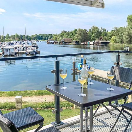 Lovely Apartment In Rechlin With Kitchen Εξωτερικό φωτογραφία
