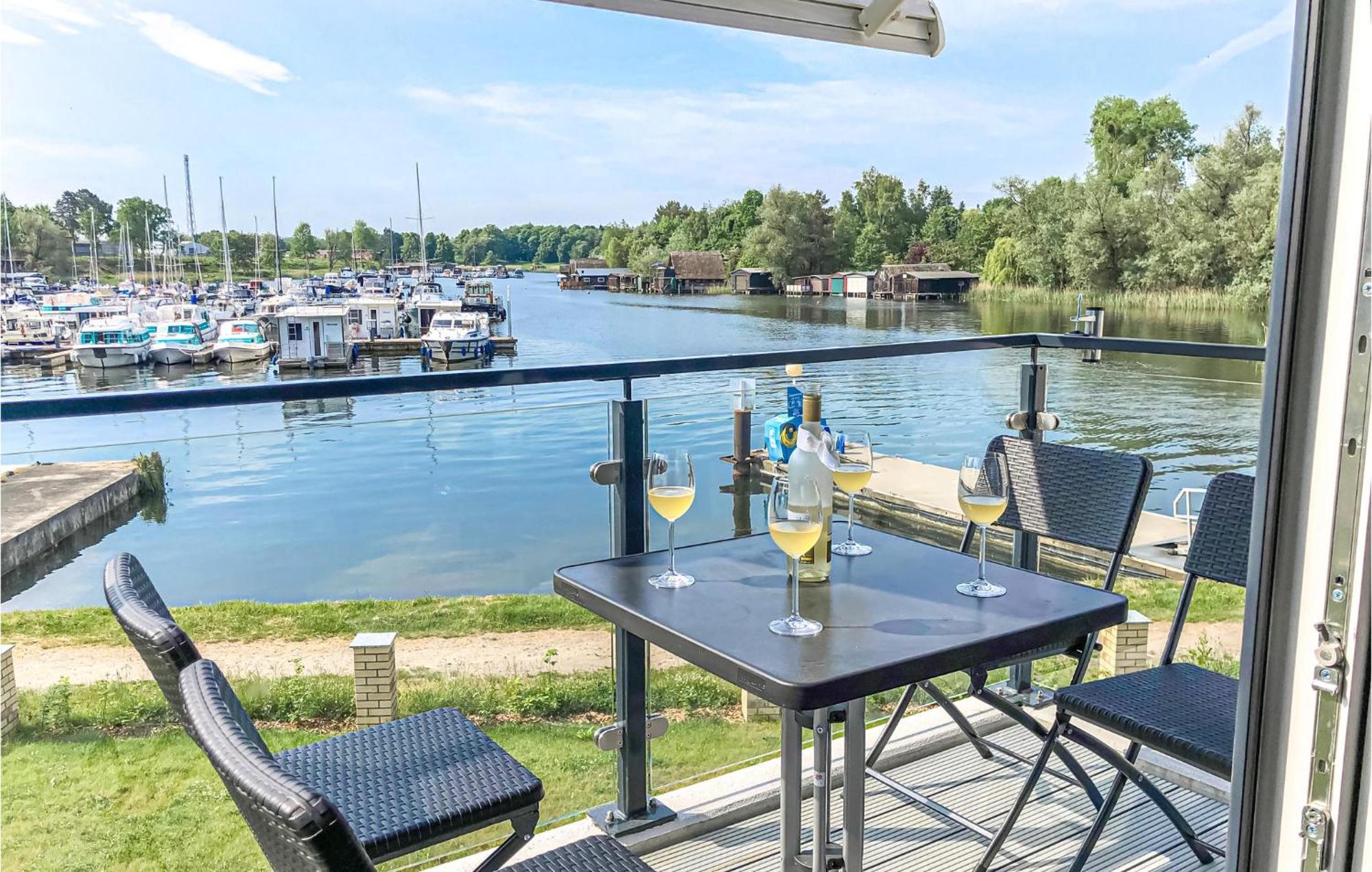 Lovely Apartment In Rechlin With Kitchen Εξωτερικό φωτογραφία
